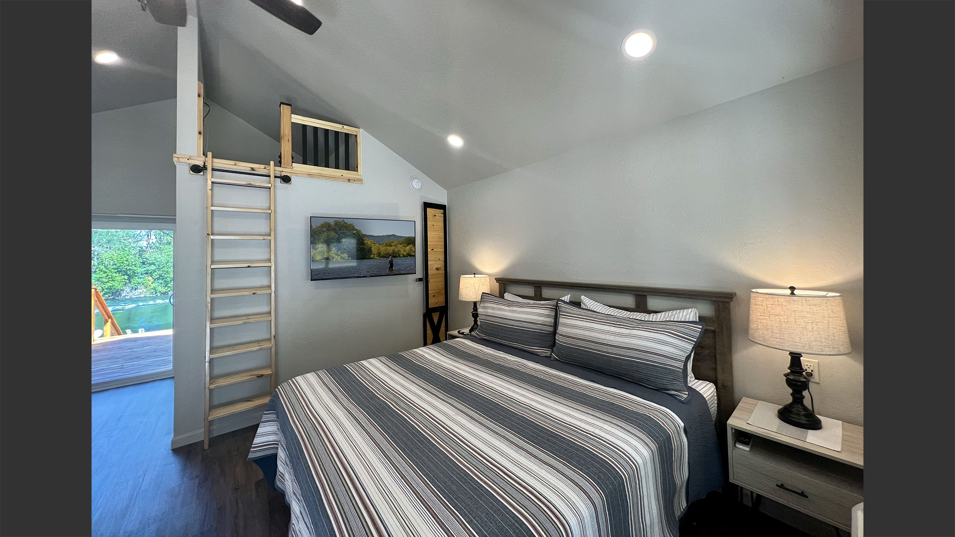 Cabin 2 king bed with loft